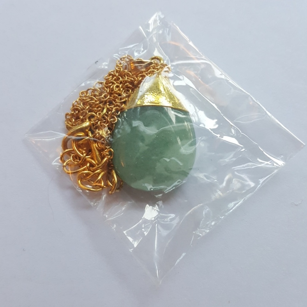Stone pendant necklace